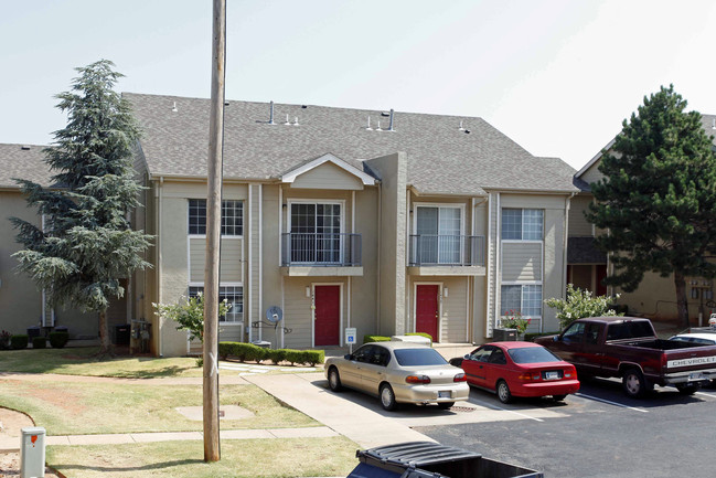 Lake Hefner Townhomes in Oklahoma City, OK - Building Photo - Building Photo