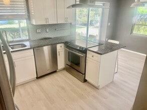8127 Timber Lake Ln in Sarasota, FL - Building Photo - Building Photo