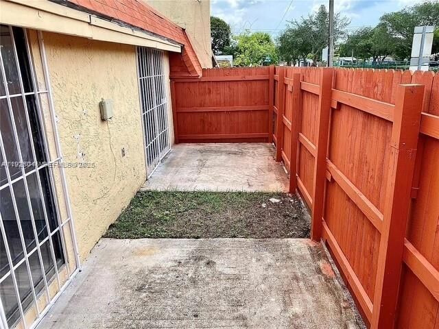 805 NW 13th St in Fort Lauderdale, FL - Foto de edificio - Building Photo