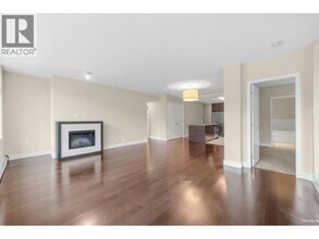 1320 Chesterfield Ave in North Vancouver, BC - Building Photo - Building Photo