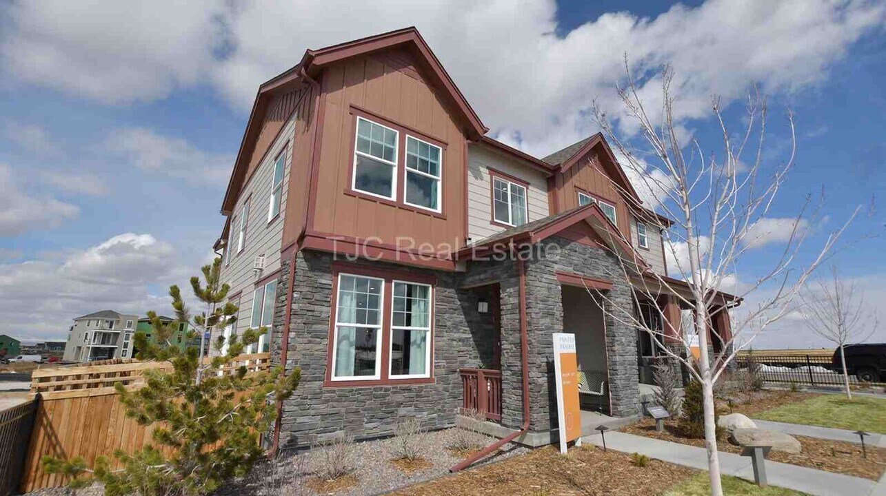 21207 E 59th Pl in Aurora, CO - Building Photo