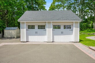 254 West Ave in Darien, CT - Building Photo - Building Photo