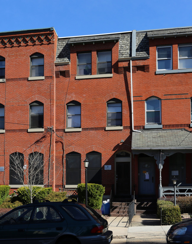 4025 Locust St in Philadelphia, PA - Foto de edificio - Building Photo