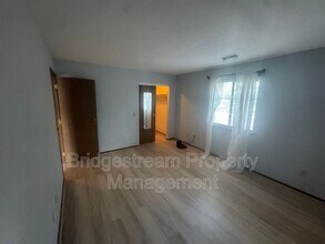 5251 Belle Isle Dr in Dayton, OH - Building Photo - Building Photo