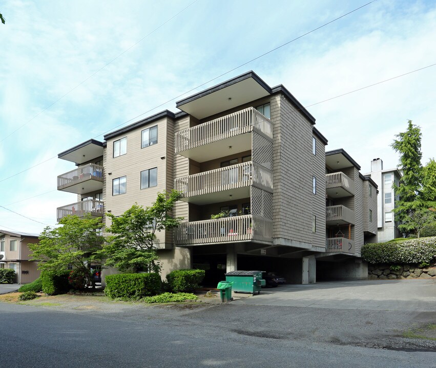 Luke Apartments in Seattle, WA - Building Photo