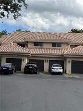 16318 Malibu Dr in Weston, FL - Building Photo - Building Photo