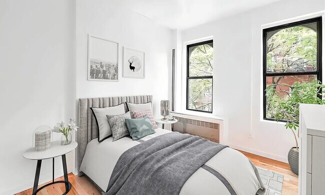 115 Perry St in New York, NY - Building Photo - Building Photo