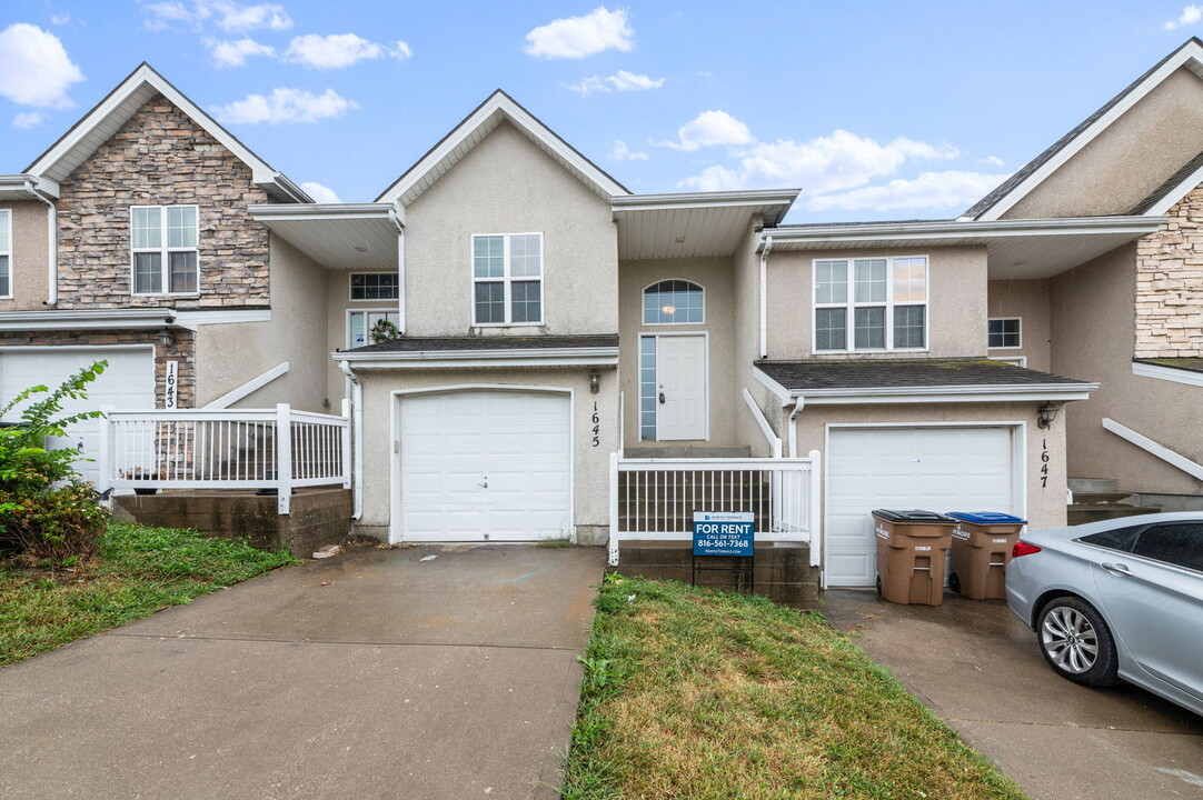 Cinnabar in Raymore, MO - Foto de edificio