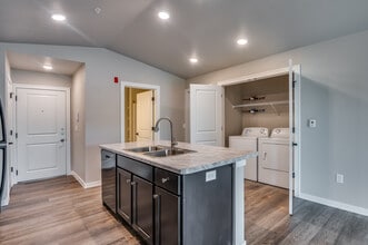 Fox Crossing Creek Apartments in Neenah, WI - Foto de edificio - Interior Photo