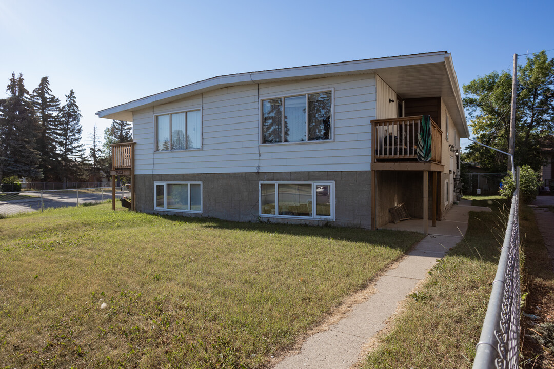 7503A 41 Av NW in Calgary, AB - Building Photo