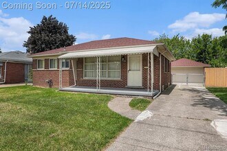 5239 E Thirteen Mile Rd in Warren, MI - Building Photo - Building Photo