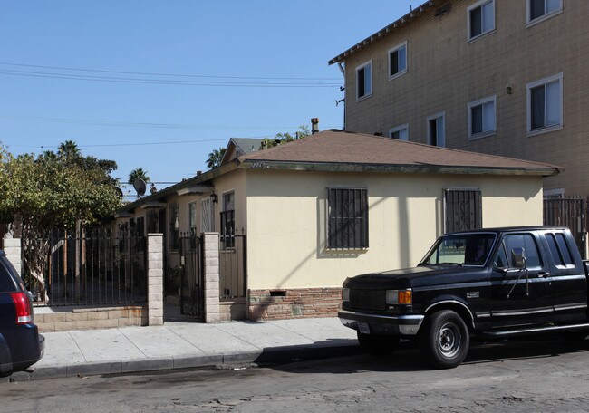 2276 Locust Ave in Long Beach, CA - Building Photo - Building Photo