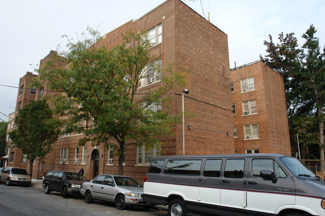 18 Coyle Pl in Yonkers, NY - Building Photo