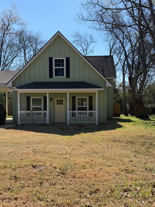 2553 W Harold St in Gladewater, TX - Building Photo