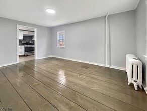 5 Orams Ln in Oxford, NJ - Building Photo - Building Photo