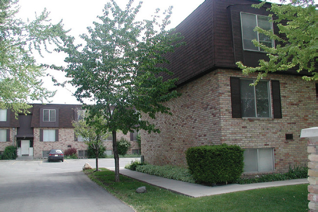 Memory Lane Apartments in Holladay, UT - Building Photo - Building Photo