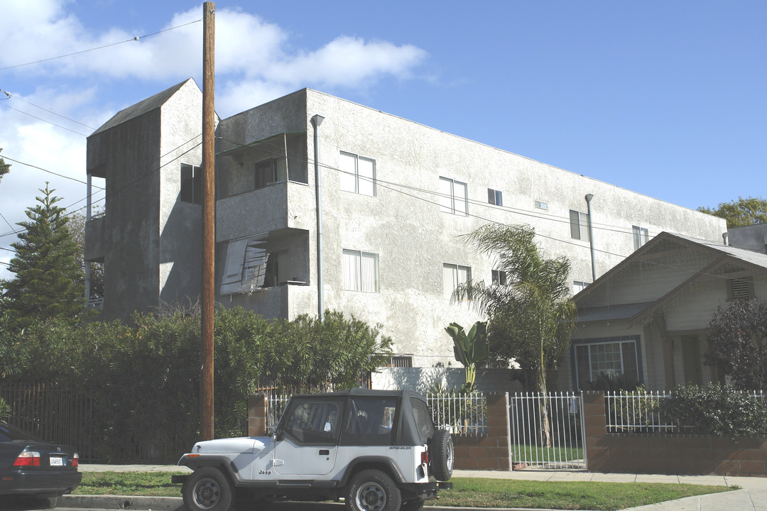 1148 N Hoover Blvd in Los Angeles, CA - Building Photo