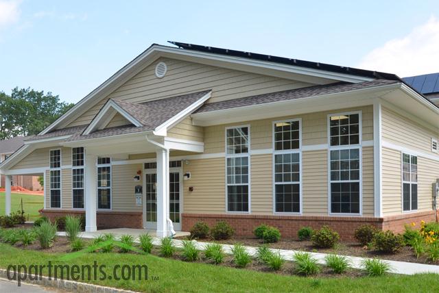 Windsor Crescent in Jackson, NJ - Foto de edificio