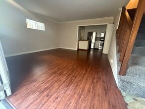 706 E Avenue, Middle Unit in Coronado, CA - Building Photo - Building Photo