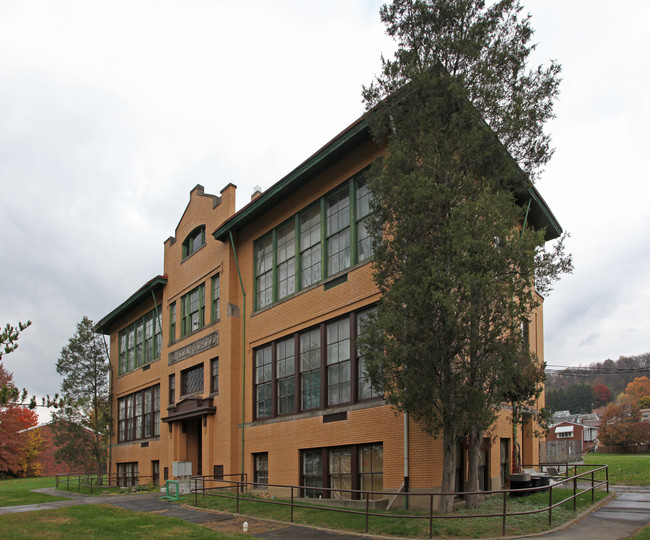 Lincoln School Apartments