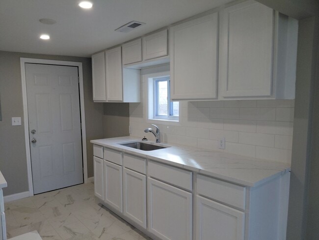 1949 Beck St in Manhattan, KS - Building Photo - Building Photo