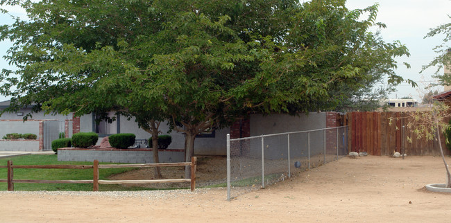 13162 Mohawk Rd in Apple Valley, CA - Building Photo - Building Photo