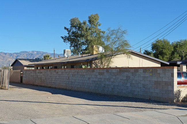 5635-5641 E 28th St in Tucson, AZ - Building Photo - Building Photo