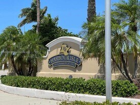 19 Harbour Isle Dr W in Fort Pierce, FL - Building Photo