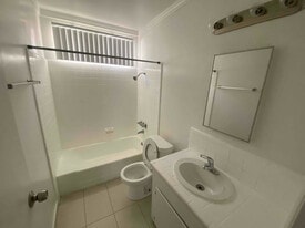 8010 Owensmouth Ave in Los Angeles, CA - Building Photo