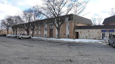 Hidden Valley Apartments in Holland, OH - Building Photo - Building Photo