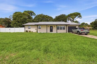 2657 Seneca Ave in Fort Pierce, FL - Building Photo