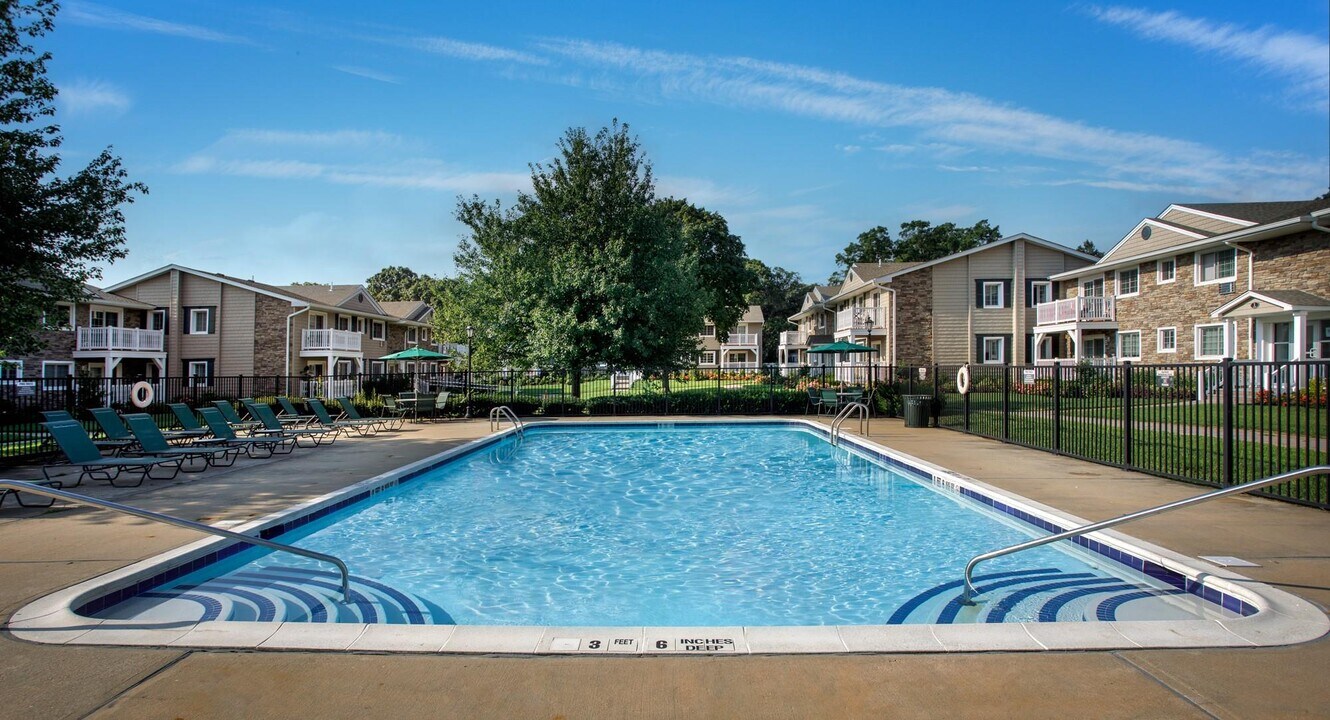 24 Williams Blvd in Lake Grove, NY - Building Photo