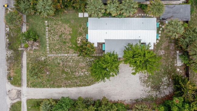 4943 SE Flounder Ave in Stuart, FL - Building Photo - Building Photo