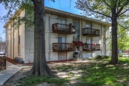 Eagle's Nest Apartments in Kansas City, KS - Building Photo - Building Photo