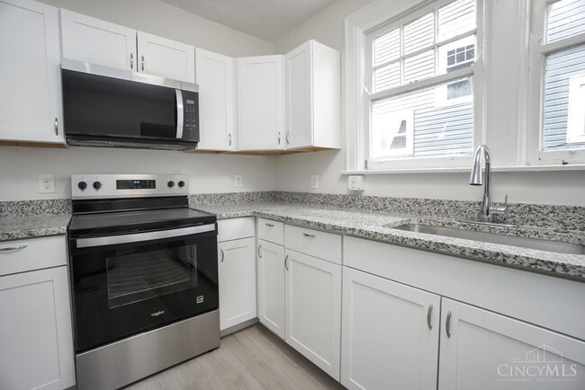 3435 Bevis Ave in Cincinnati, OH - Foto de edificio - Building Photo