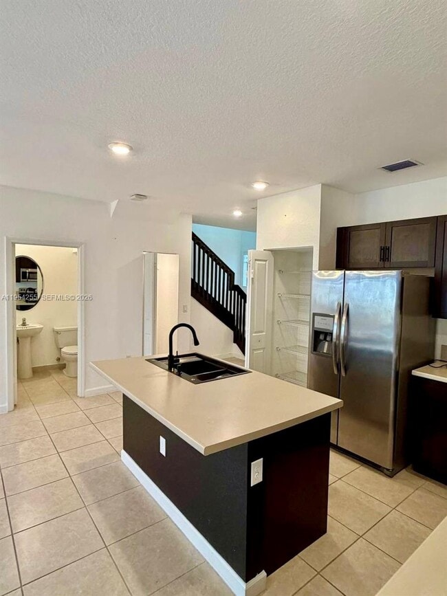 405 NE 208th Terrace in North Miami Beach, FL - Building Photo - Building Photo