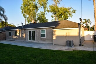 2135 President Pl in Costa Mesa, CA - Building Photo - Building Photo