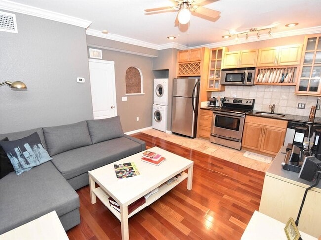 201 6th St S, Unit 203 in St. Petersburg, FL - Building Photo - Building Photo