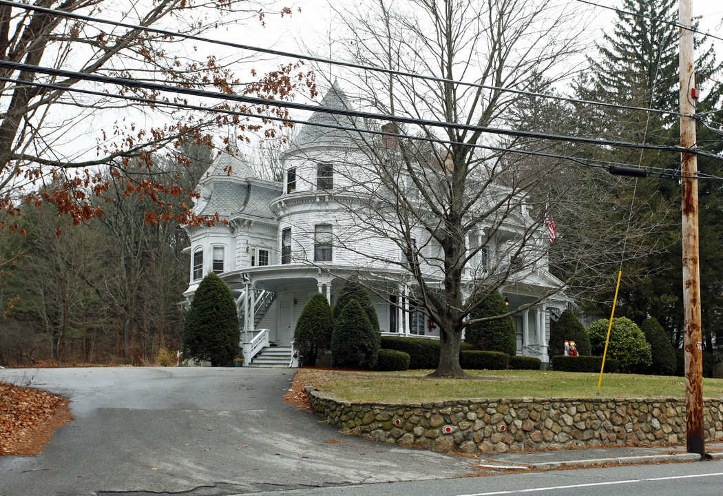 Knowlton Manor in Upton, MA - Building Photo