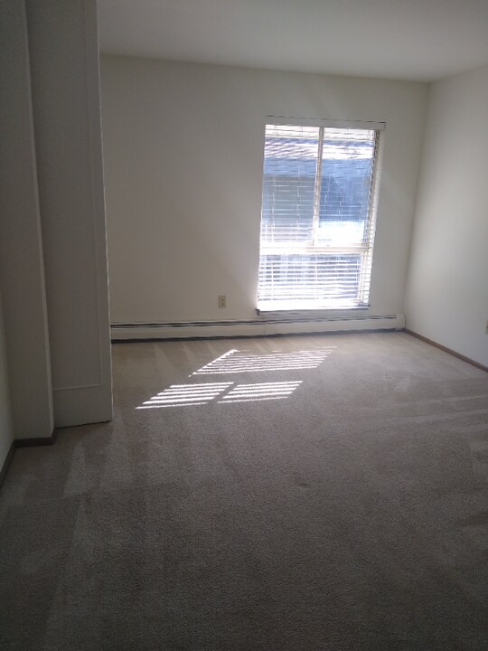 4000 W Rivers Edge Cir in Brown Deer, WI - Building Photo