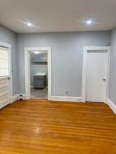 324 Granite St, Unit A in Quincy, MA - Foto de edificio - Building Photo