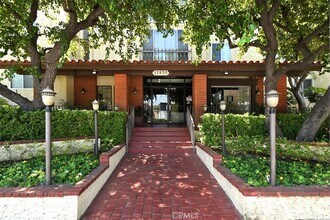12830 Burbank Blvd in Los Angeles, CA - Building Photo - Building Photo