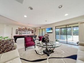 37 Stratford Ln W in Boynton Beach, FL - Building Photo - Building Photo