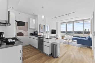 554 W 54th St in New York, NY - Building Photo - Building Photo
