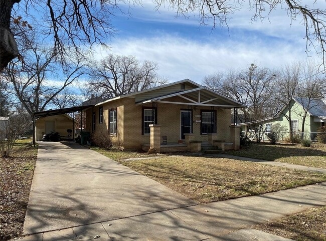 622 N Race in Stephenville, TX - Building Photo - Building Photo