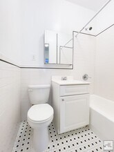 WEST 56 STREET in New York, NY - Foto de edificio - Building Photo