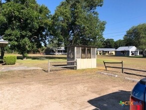 310 Brackenridge Ln in Seguin, TX - Building Photo - Building Photo