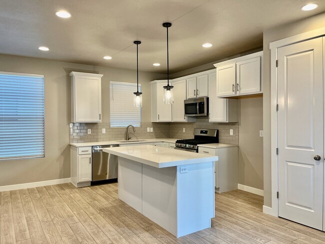 5072 Elmfield Wy in Highland, UT - Building Photo - Building Photo