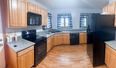 167 Main St in Canaan, ME - Building Photo - Building Photo