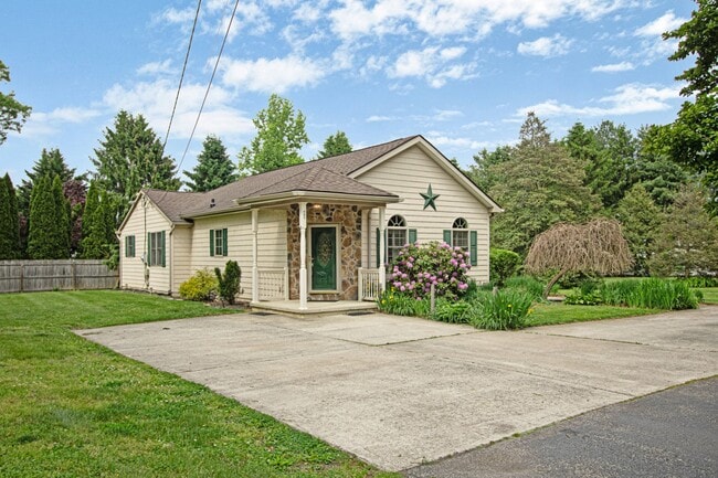 property at 605 Hidden Ln